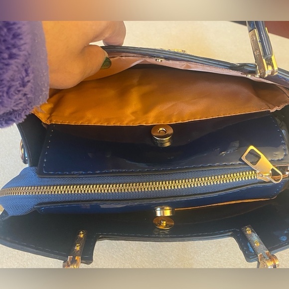 Navy Blue Crocodile Pattern Faux Leather Shoulder Bag w/Golden Hardware. NWOT - Picture 12 of 12